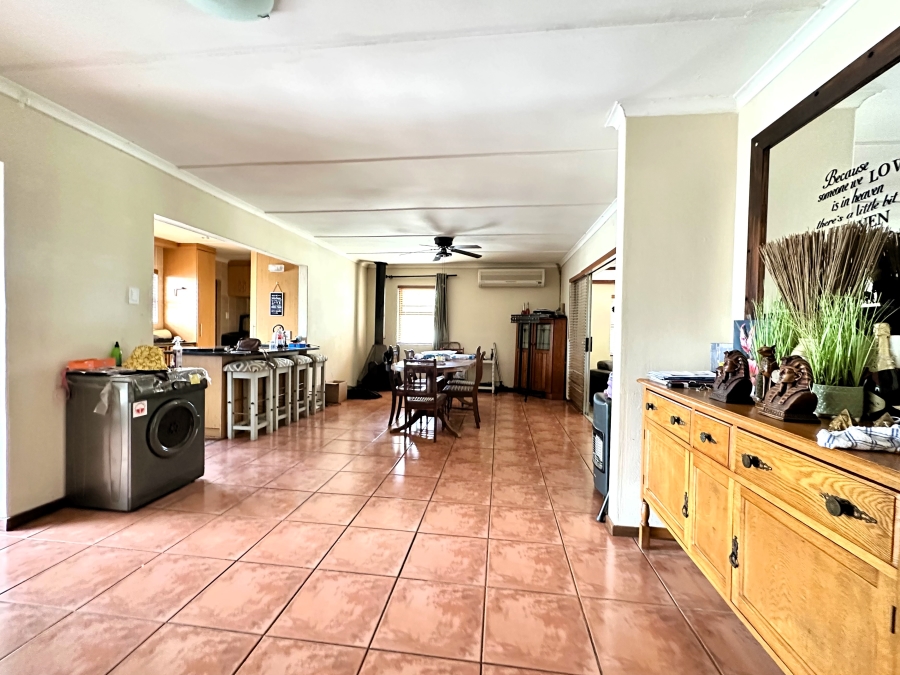 4 Bedroom Property for Sale in Bergzicht Western Cape